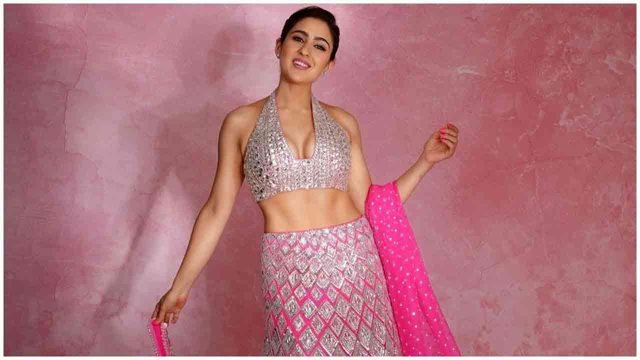 Sara Ali Khan | లేలేత అందాలతో దిమాక్ ఖరాబ్ చేస్తున్న సారా అలీ ఖాన్..