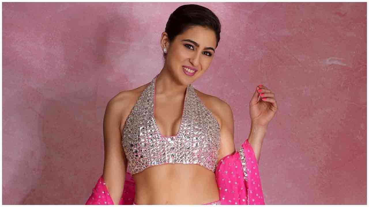 Sara Ali Khan | గులాబీ డ్రెస్‌లో గుబాళిస్తున్న సారా అలీ ఖాన్..