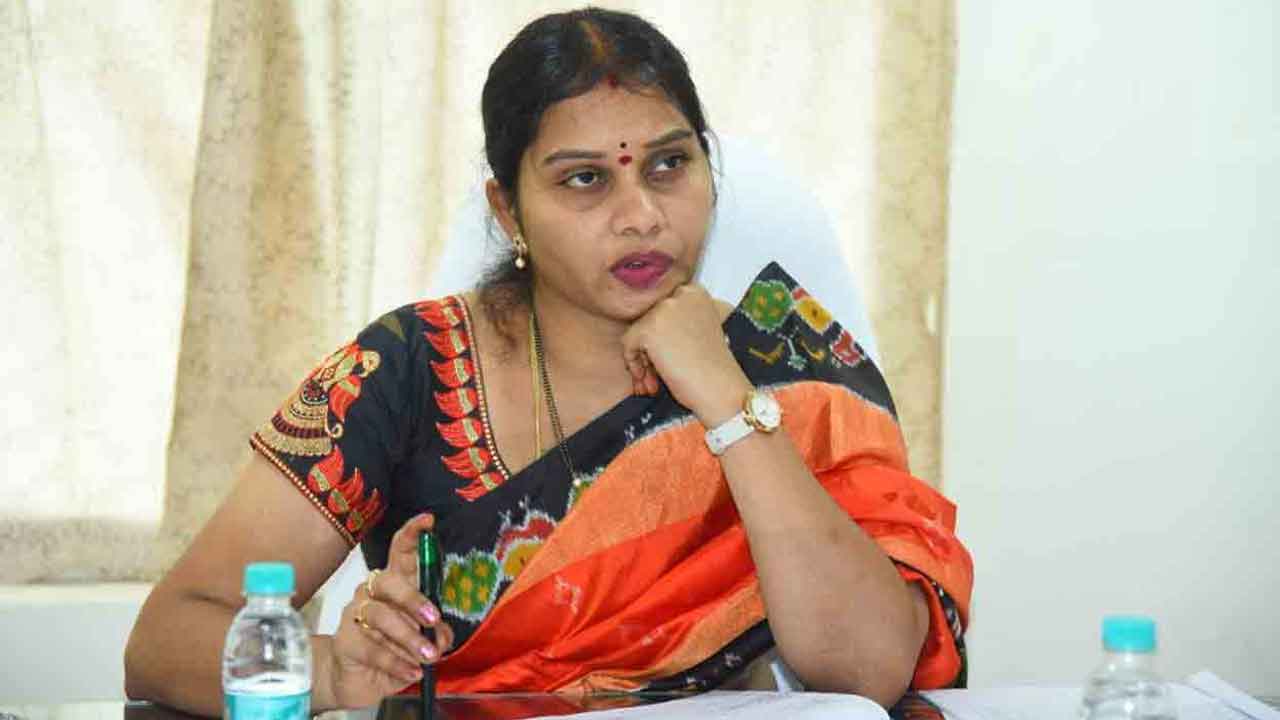 Congress | తోలు తీస్తా.. తొక్కేస్తా.. హద్దులు దాటుతున్న కాంగ్రెస్‌ అభ్యర్థి సరిత మాటలు