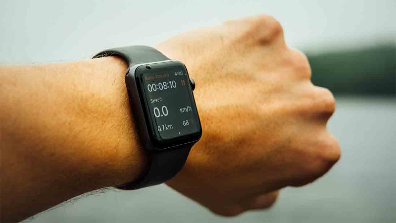 Smartwatch | గుండెపోటుకు గురైన సీఈవో ప్రాణం కాపాడిన స్మార్ట్‌వాచ్‌