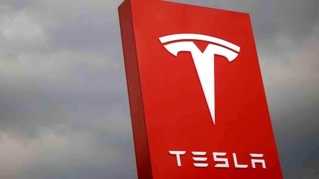 Tesla | 2024 నుంచి భారత్‌లోకి టెస్లా కార్ల దిగుమతికి ఓకే.. త్వరలో కేంద్రం ఒప్పందం..?!