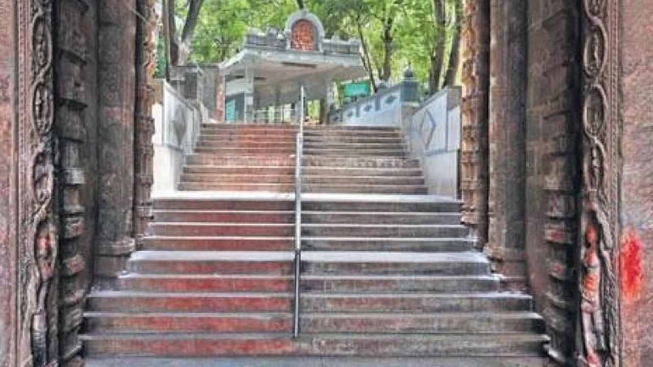 Leopard | తిరుమల మెట్లమార్గంలో మరోసారి చిరుత సంచారం..