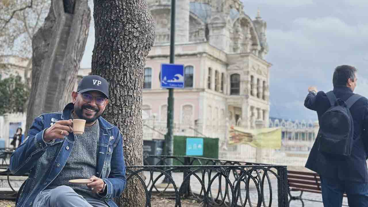 Thalapathy 68 | బ్యూటిఫుల్ లొకేషన్‌లో ఛాయ్‌ తాగుతూ.. ట్రెండింగ్‌లో దళపతి 68 డైరెక్టర్‌ స్టిల్‌