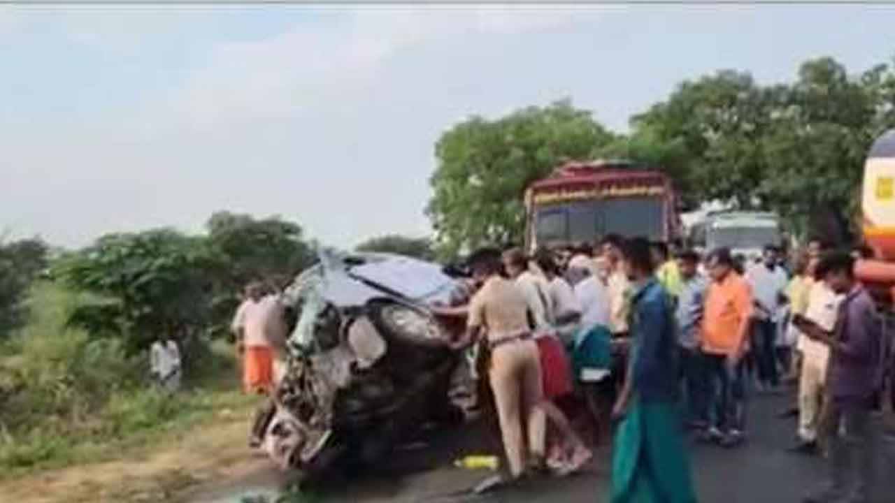 Road Accident | వివాహ వేడుకకు వెళ్లివస్తుండగా రోడ్డు ప్రమాదం.. ఐదుగురు దుర్మరణం