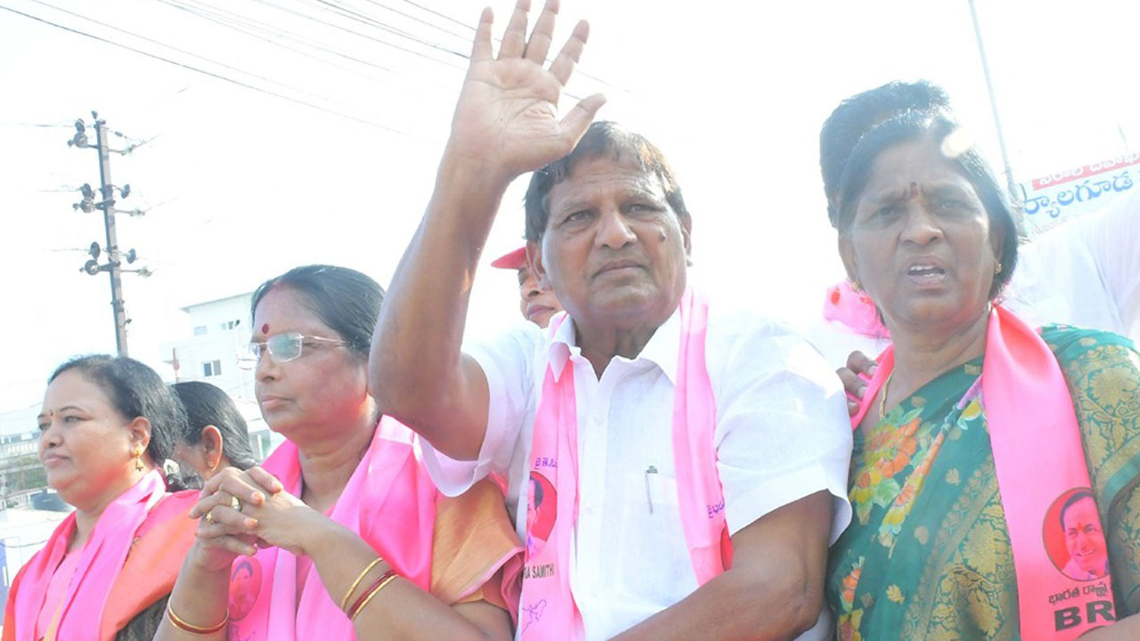 ఇంటింటికీ సంక్షేమాన్ని అందించిన బీఆర్‌ఎస్‌ను ఆదరించండి