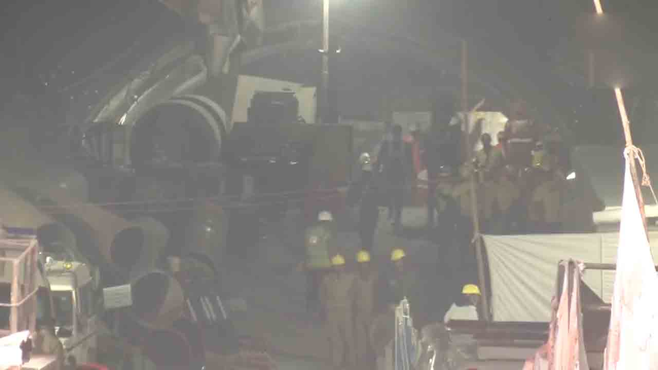 Tunnel rescue | ఉత్తరకాశీ టన్నెల్‌లో ముమ్మరంగా రెస్క్యూ ఆపరేషన్‌.. త్వరలో బయటికి 41 మంది బాధితులు.. Videos