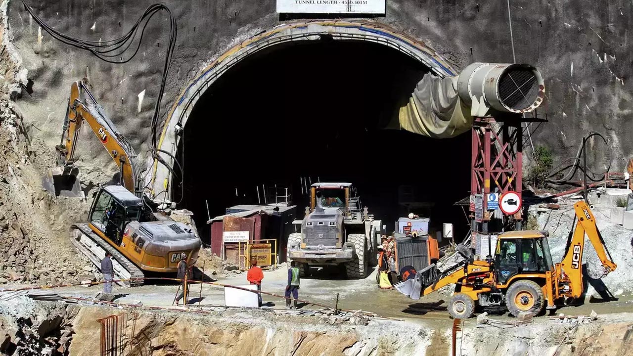 Uttarkashi Tunnel Collapse | ఉత్తరకాశిలో కొనసాగుతున్న సహాయక చర్యలు.. మళ్లీ మొదలైన డ్రిల్లింగ్‌..!