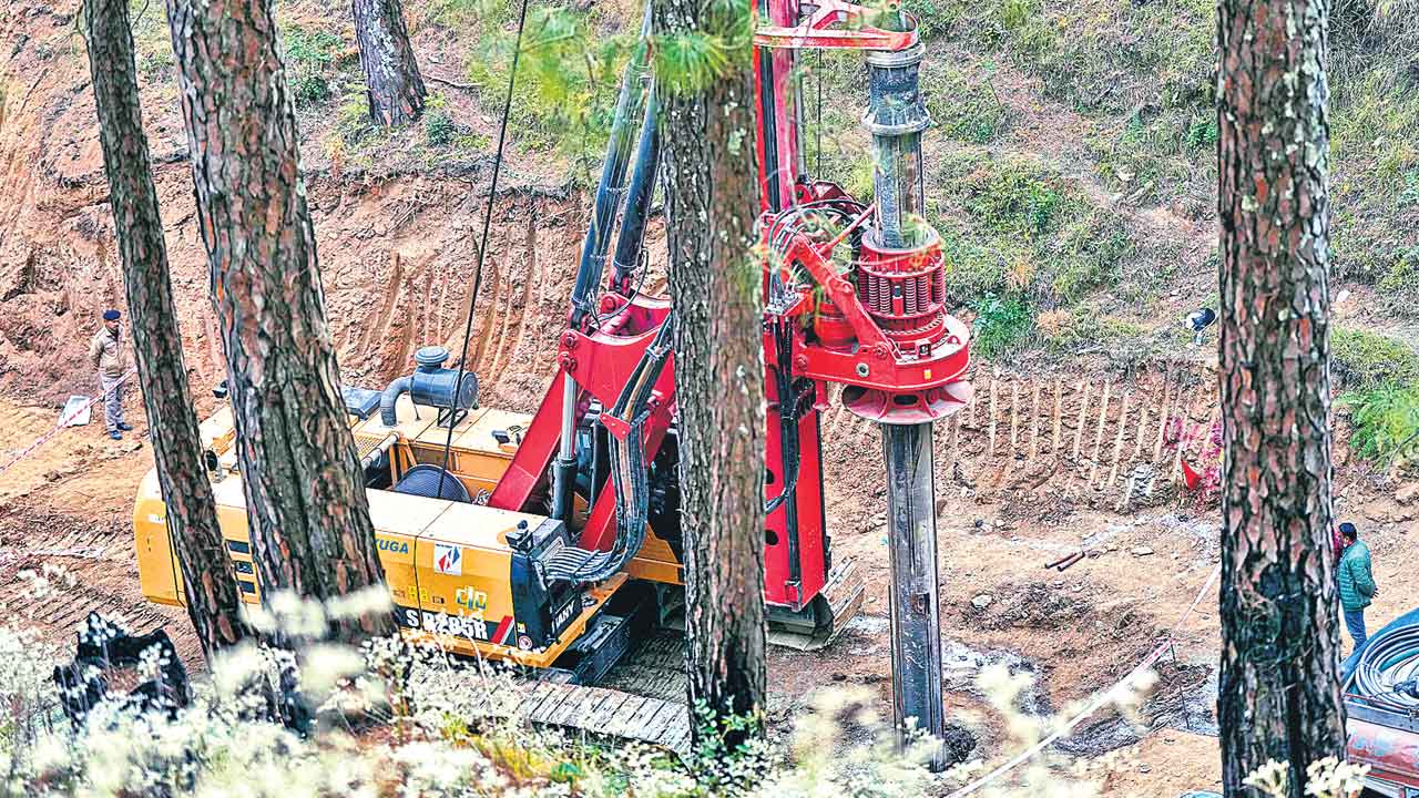 సొరంగానికి నిట్టనిలువుగా డ్రిల్లింగ్‌