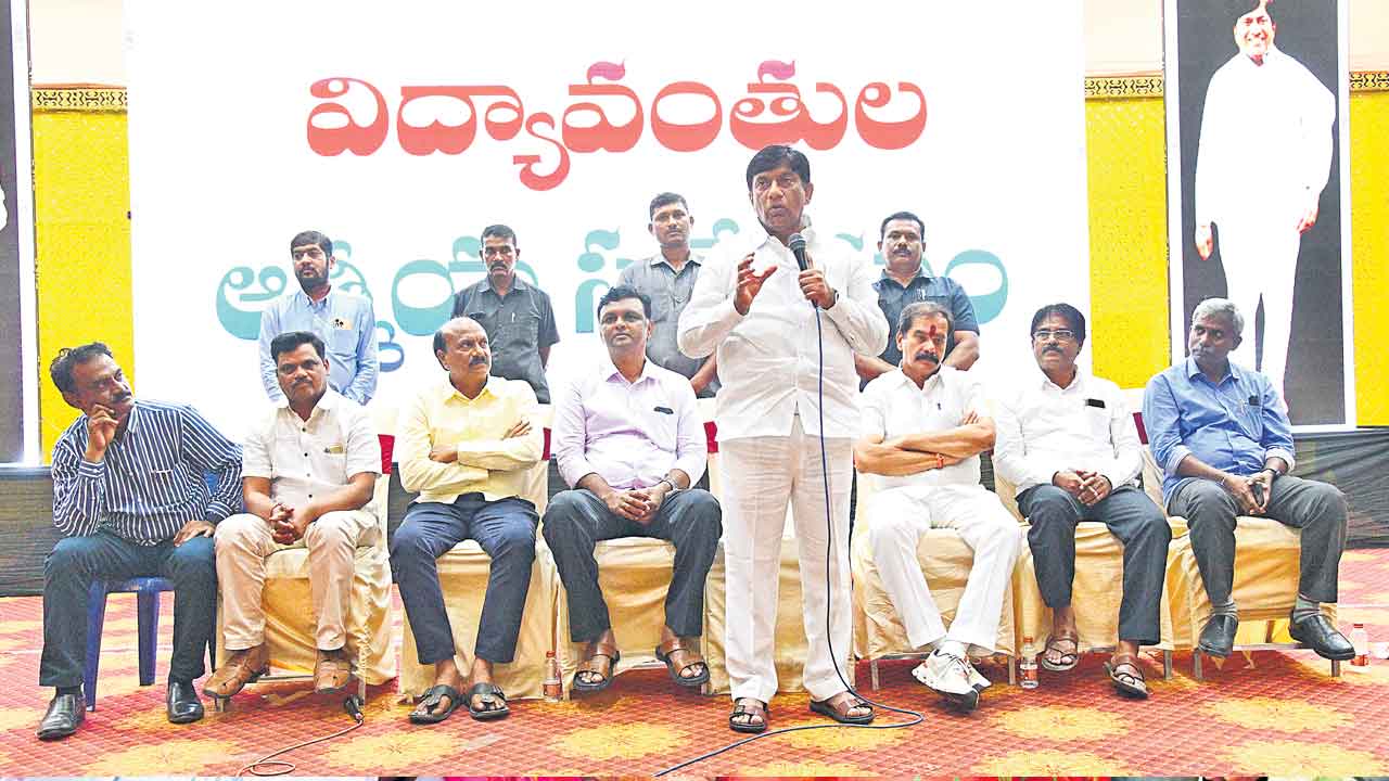 ప్రైవేట్‌ టీచర్ల సంరక్షణకు చట్టం అవసరం