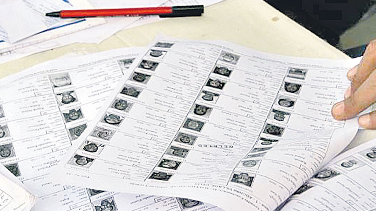 జిల్లాలో ఓటర్ల సంఖ్య 35,23,219