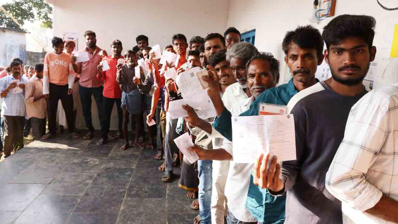 TS Assembly Elections | క్రమంగా పెరుగుతున్న పోలింగ్‌.. మధ్యాహ్నం 3 గంటలకు 51.89 శాతం నమోదు