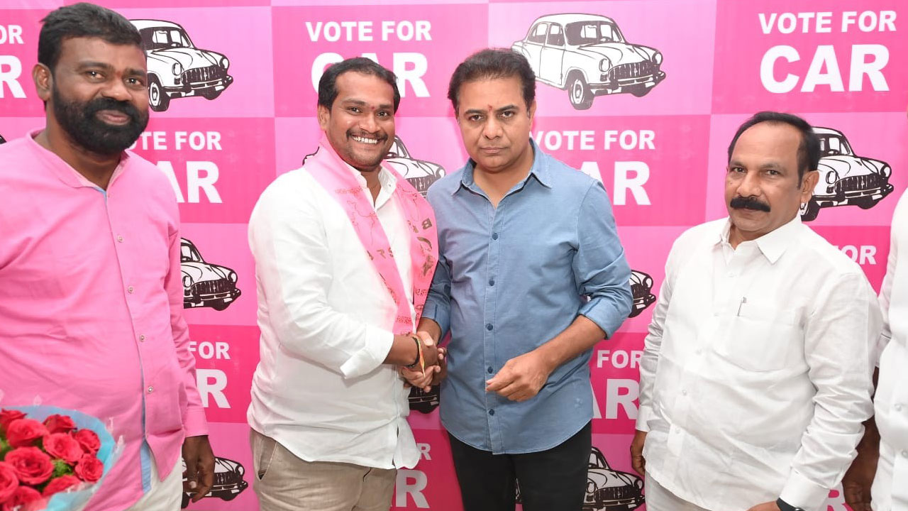 కుట్రలను ఛేదిస్తూ ఒక్కటైతున్నరు