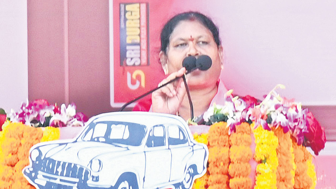 ఆదివాసీ బిడ్డగా ఆదరించారు..