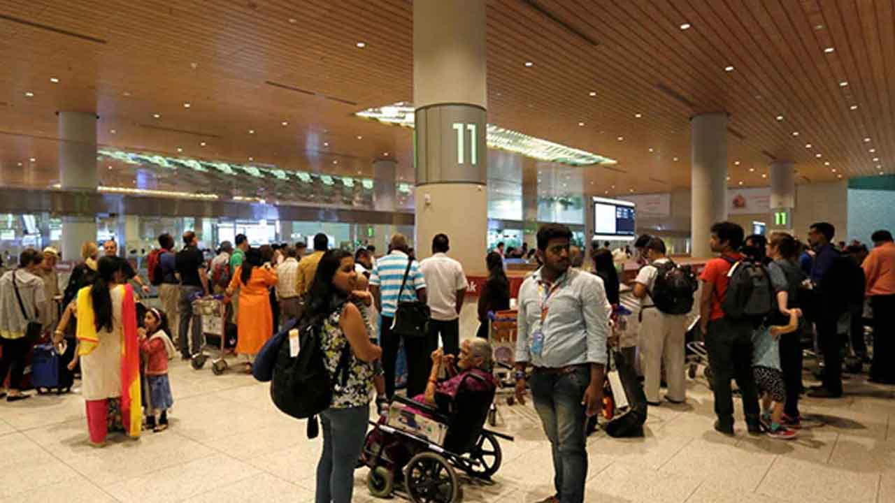 రికార్డు స్థాయిలో విమాన ప్రయాణికులు