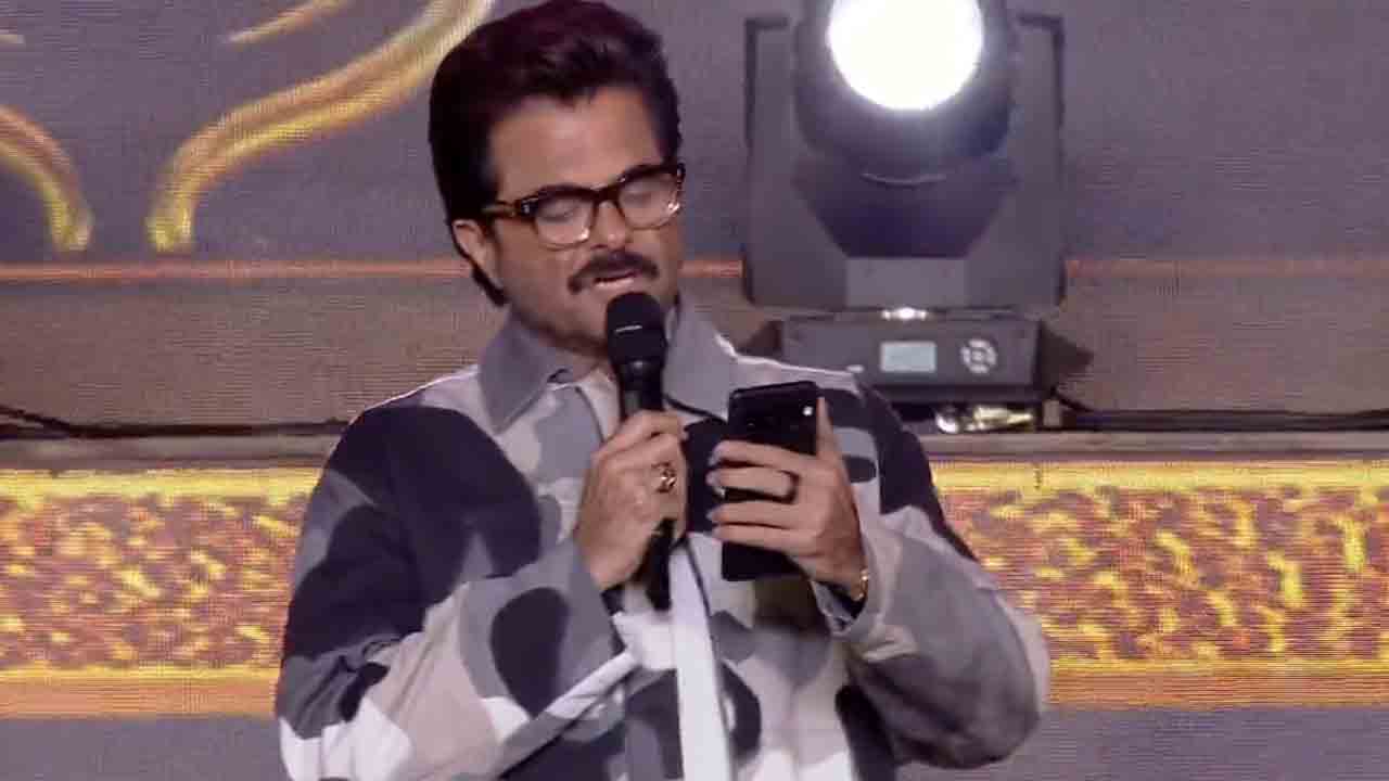 Animal Pre Release Event | నాకు న‌టుడిగా జన్మనిచ్చింది తెలుగు ఇండస్ట్రీనే..  ‘యానిమల్’ ప్రీ రిలీజ్ ఈవెంట్లో​ తెలుగులో మాట్లాడిన అనిల్ కపూర్