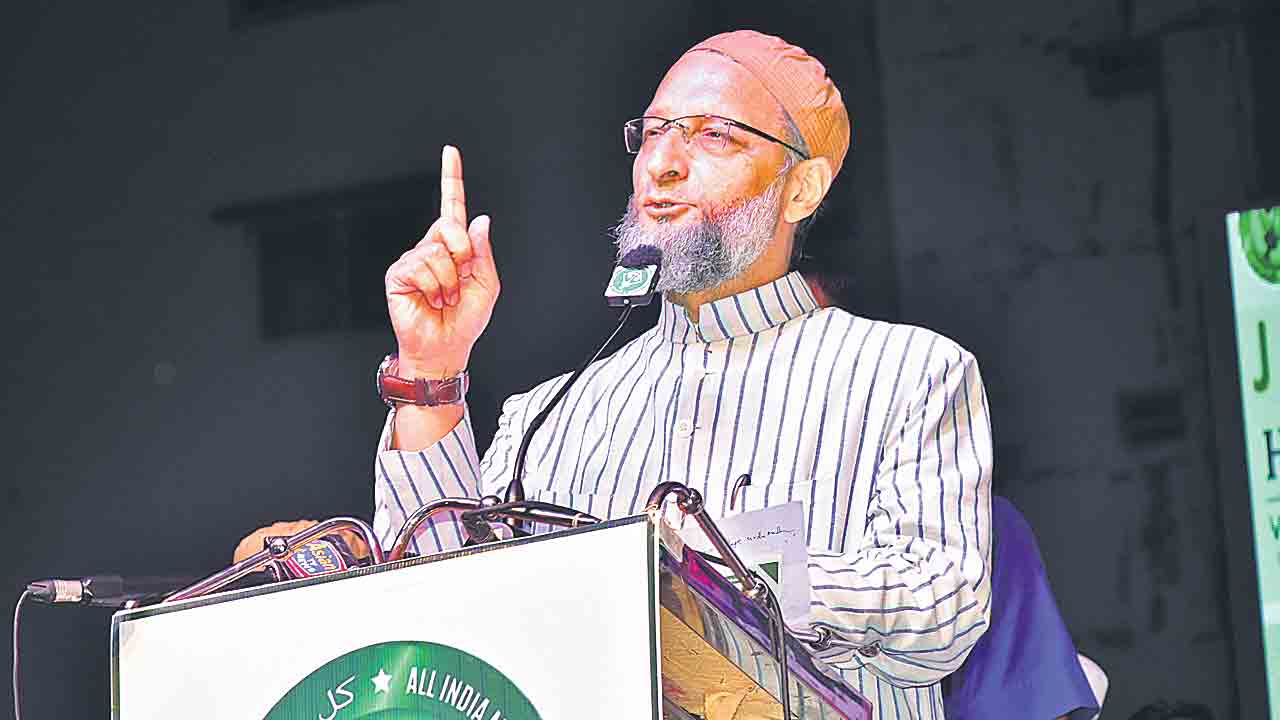 Asaduddin Owaisi | రేవంత్‌ రెడ్డిని కాంగ్రెస్‌లోకి పంపించింది ఆర్‌ఎస్‌ఎస్సే : అసదుద్దీన్‌ ఓవైసీ