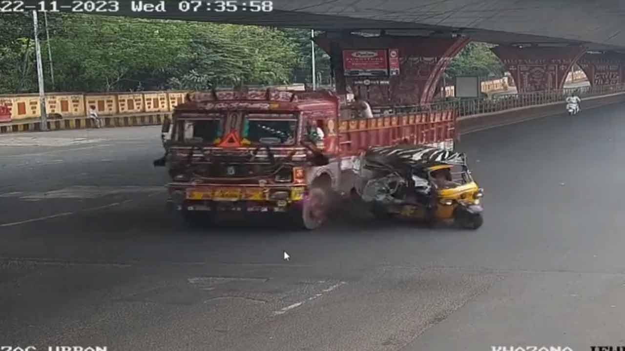 Visakhapatnam: లారీని ఢీకొన్న ఆటో.. 8 మంది స్కూల్ పిల్ల‌లకు గాయాలు.. వీడియో