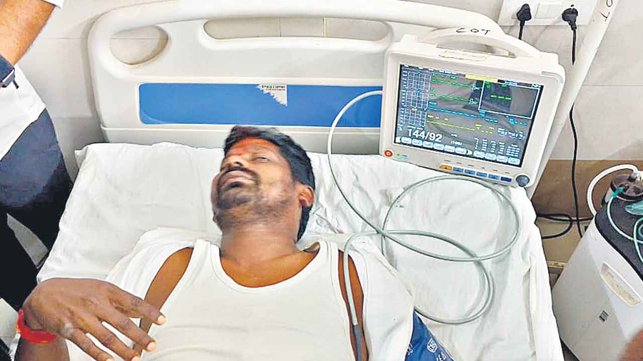 MLA Guvvala Balaraju | అచ్చంపేటలో అర్ధరాత్రి ఉద్రిక్తత.. ఎమ్మెల్యే గువ్వలపై కాంగ్రెస్‌ అభ్యర్థి రాళ్లదాడి