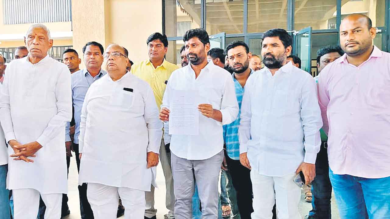 కాంగ్రెస్‌ హింసా రాజకీయాలపై చర్యలు తీసుకోండి