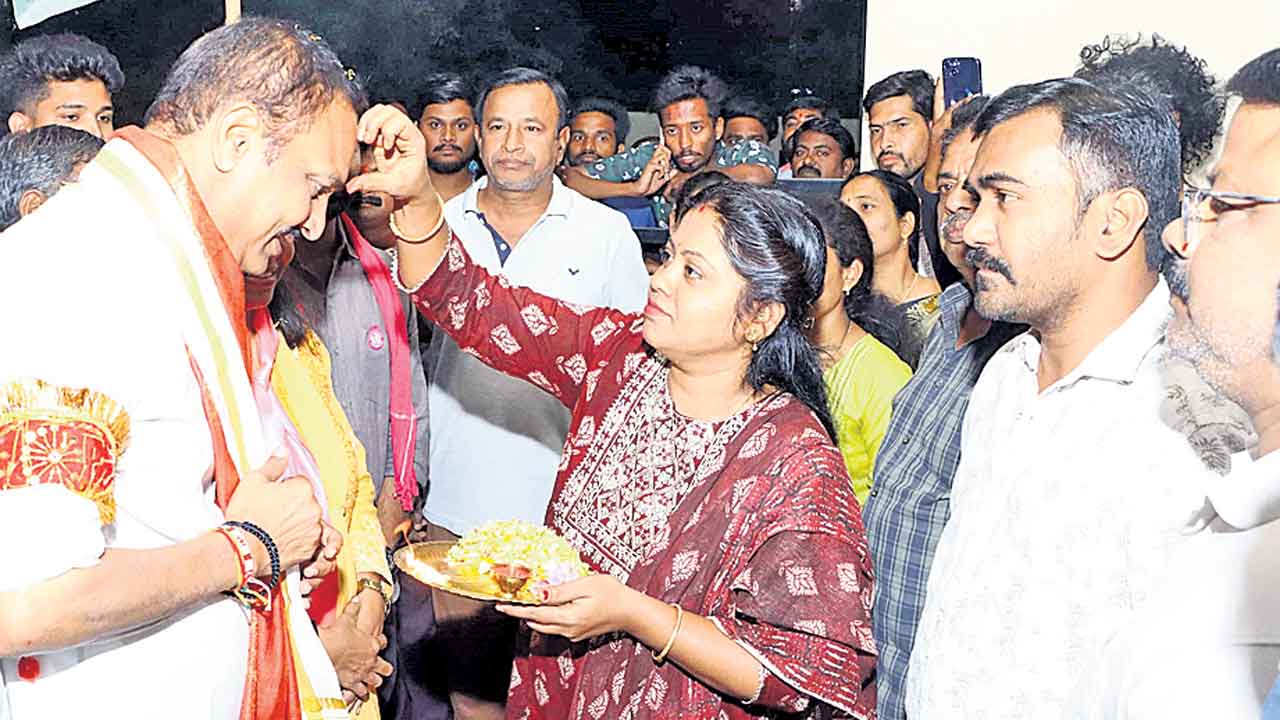 గెలిపించండి.. అభివృద్ధి చేస్తా