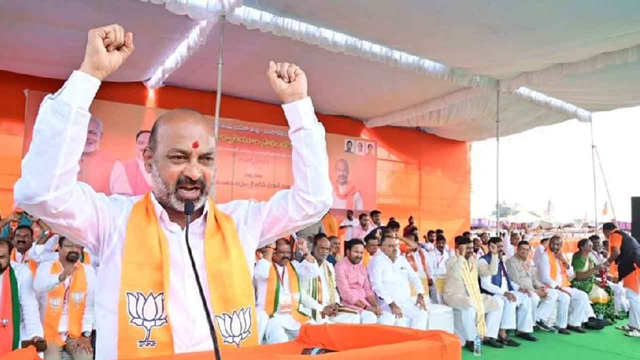 Bandi Sanjay | సీఎం సీఎం అని ఉన్న పదవి ఊడగొట్టిర్రు.. కార్యకర్తలపై బండి సంజయ్‌ ఫైర్‌