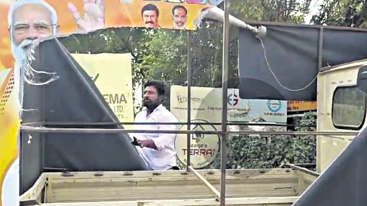 రెబల్‌ బెడద.. అసమ్మతి సెగ..