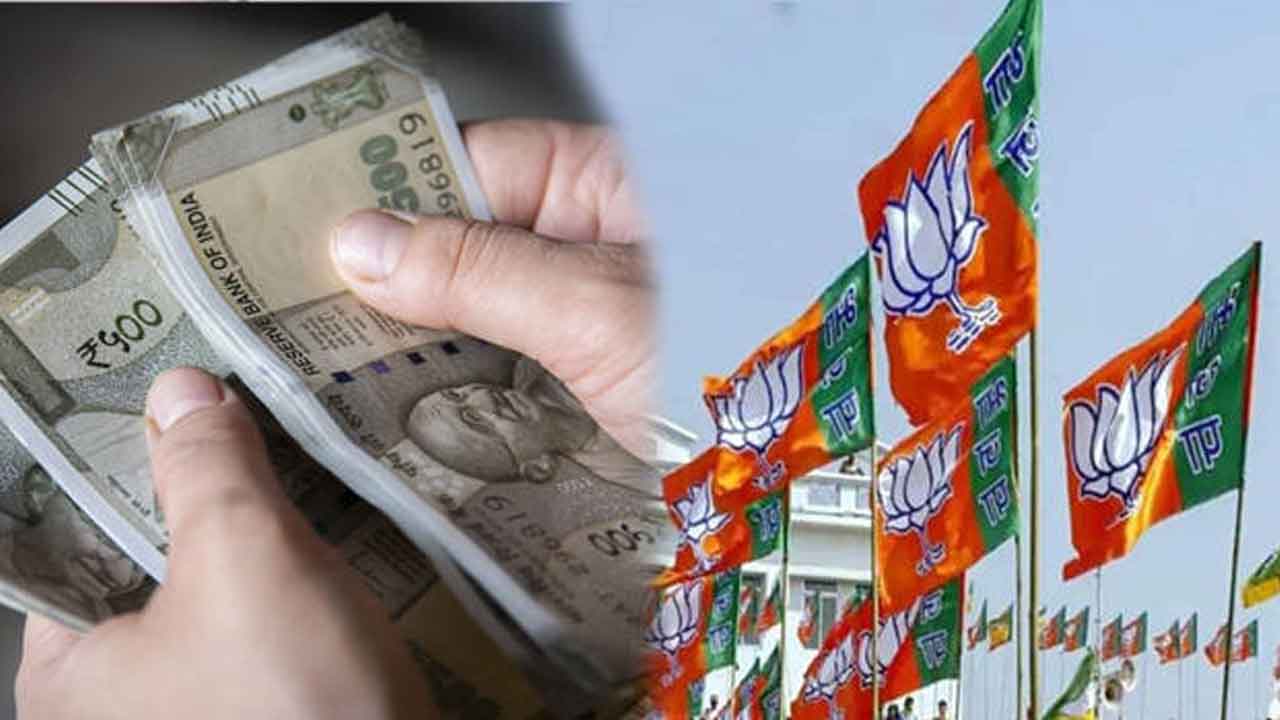 BJP | చింతల్‌లో ఓటుకు రూ.5 వేలు పంచుతూ రెడ్ హ్యాండెడ్‎గా పట్టుబడిన బీజేపీ నాయకుడు