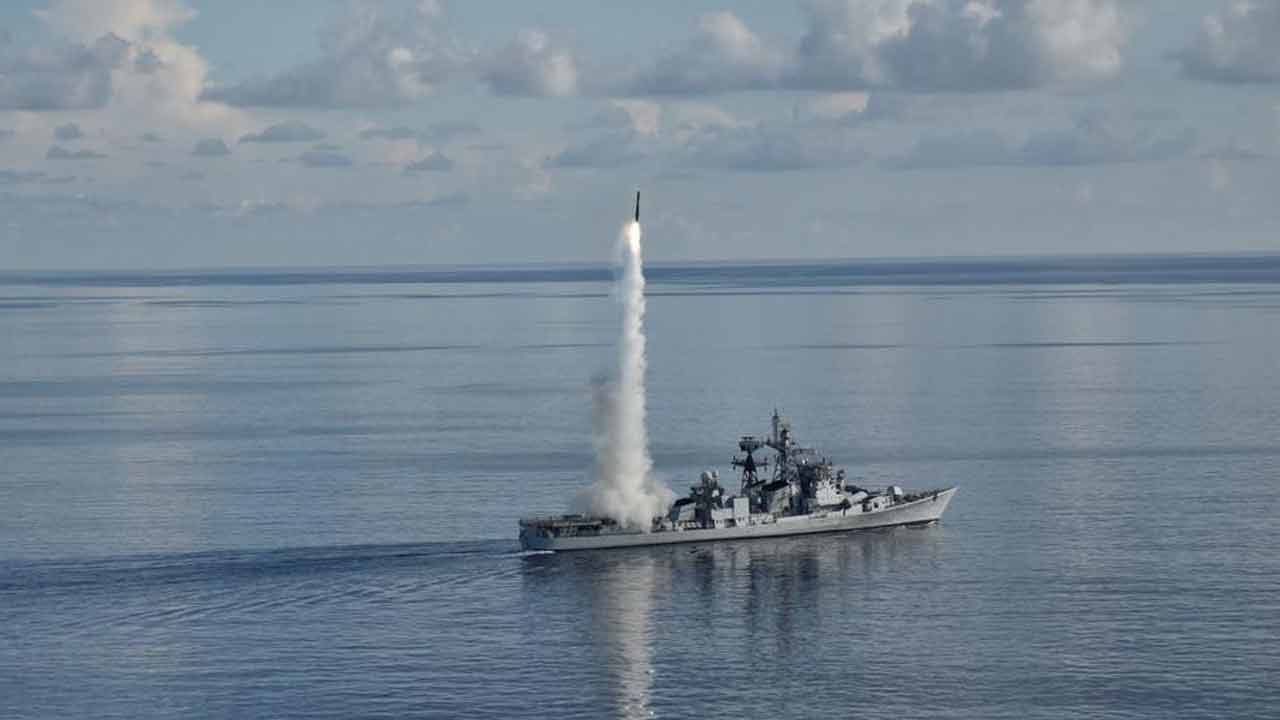 BrahMos Missile: బంగాళాఖాతంలో బ్ర‌హ్మోస్‌ను ప‌రీక్షించిన ఇండియ‌న్ నేవీ