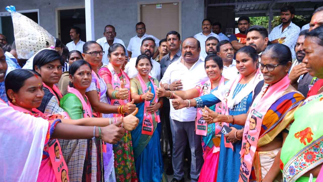 Minister Gangula | గులాబీ గూటికి వలసల వెల్లువ..మంత్రి గంగుల సమక్షంలో భారీగా చేరికలు