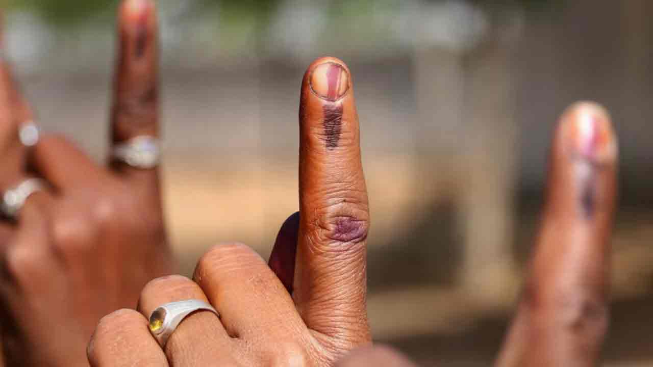 Telangana | తెలంగాణ‌లో న‌వంబ‌ర్ 30న వేత‌నంతో కూడిన సెల‌వు