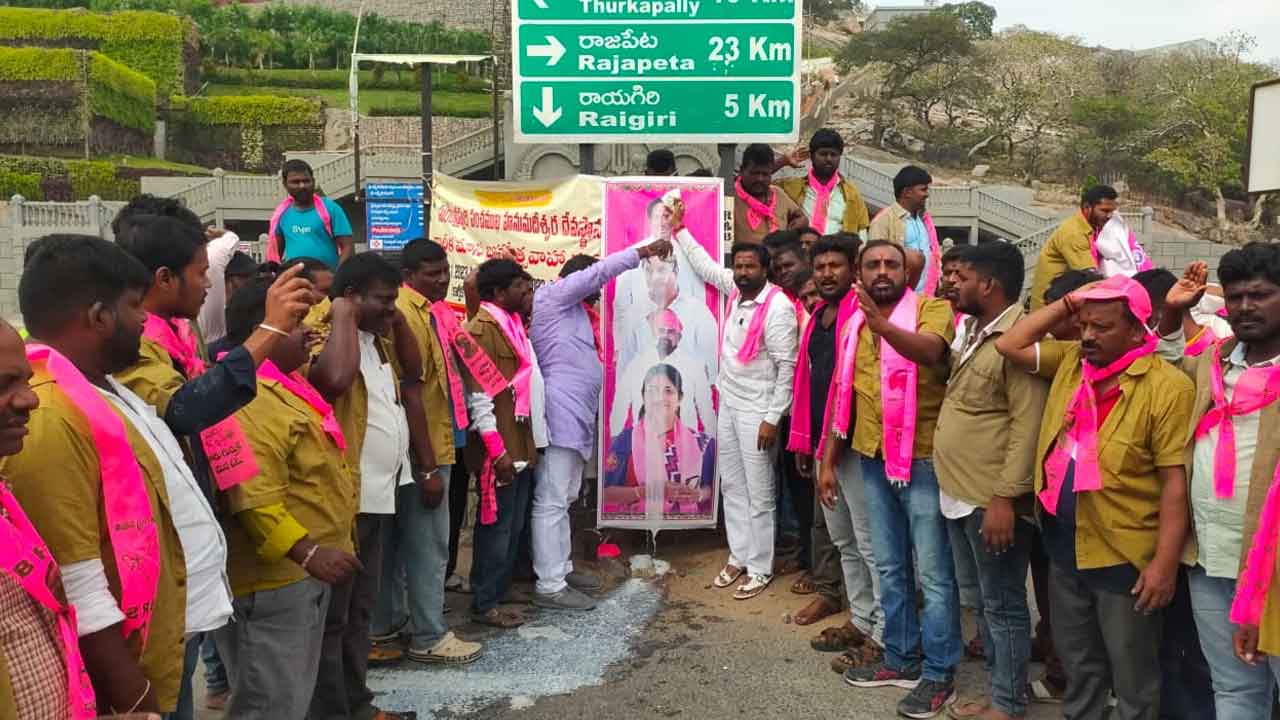 CM KCR | యాదగిరిగుట్టలో సీఎం కేసీఆర్‌ చిత్ర పటానికి పాలాభిషేకం