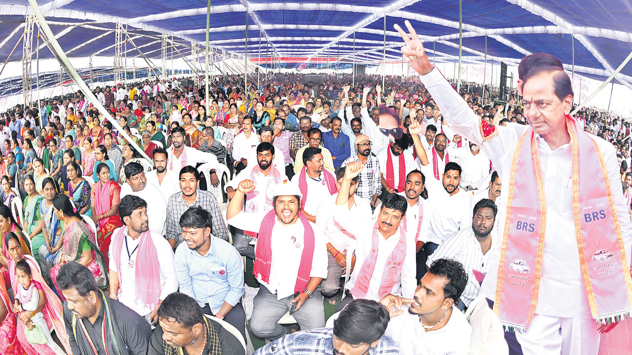 మంచిర్యాలలో జన హోరు