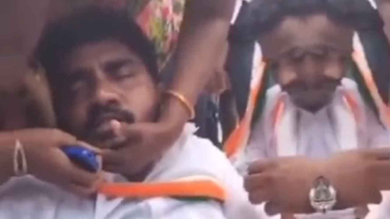 Congress | తుంగతుర్తిలో తన్నుకున్న కాంగ్రెస్ కార్యకర్తలు..  వీడియో