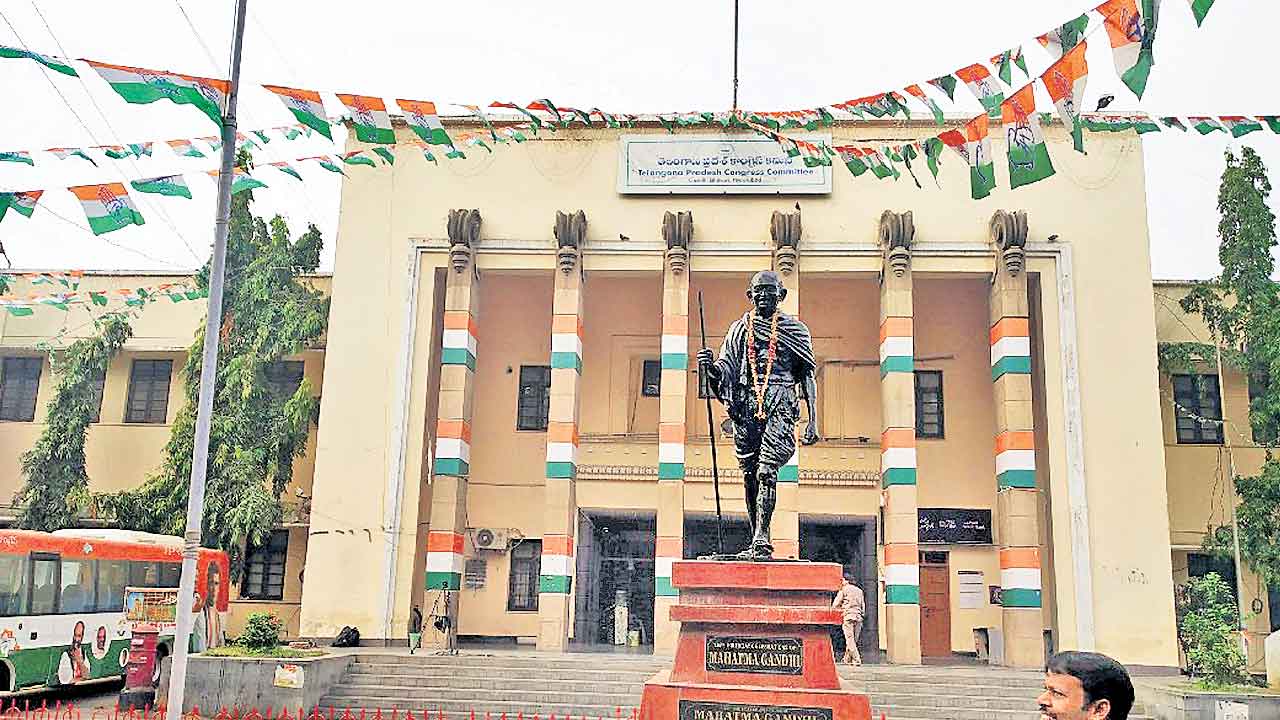 దిగజారుడు ప్రచారాలు మానండి