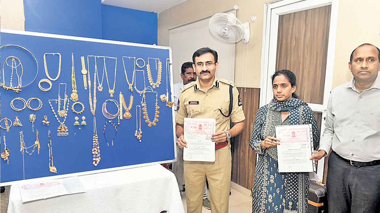 లాభాల పేరిట ఘరానా మోసం