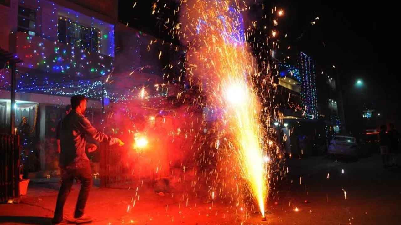 ఢిల్లీ, ముంబై వేదికల్లో పటాకులపై నిషేధం