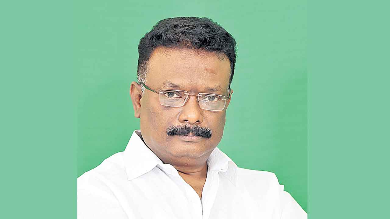 కేంద్రం బ్లాక్‌మెయిల్‌ రాజకీయాలకు కేసీఆర్‌ లొంగలేదు