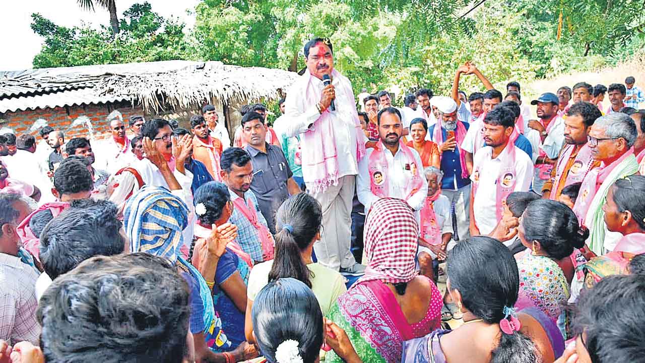 ఎస్టీలకు రిజర్వేషన్లు పెంచింది కేసీఆరే