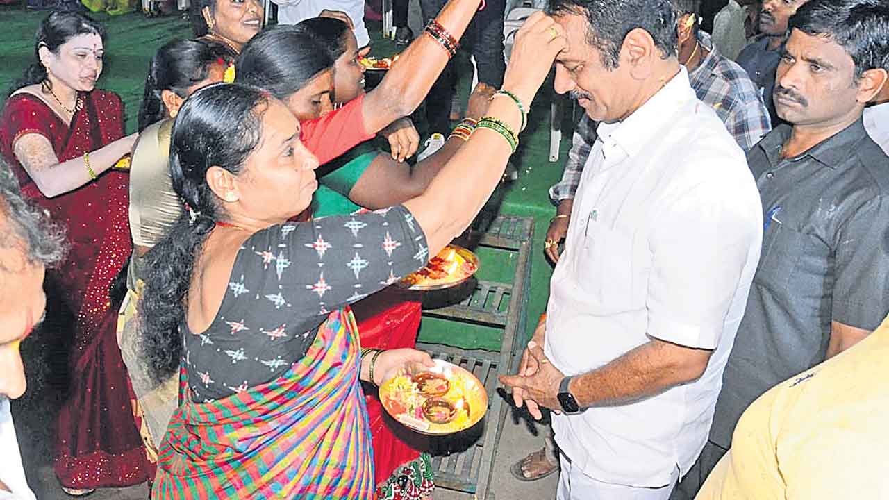 బీఆర్‌ఎస్‌ను గెలిపించండి అందుబాటులో ఉండి సేవలందిస్తున్నా..