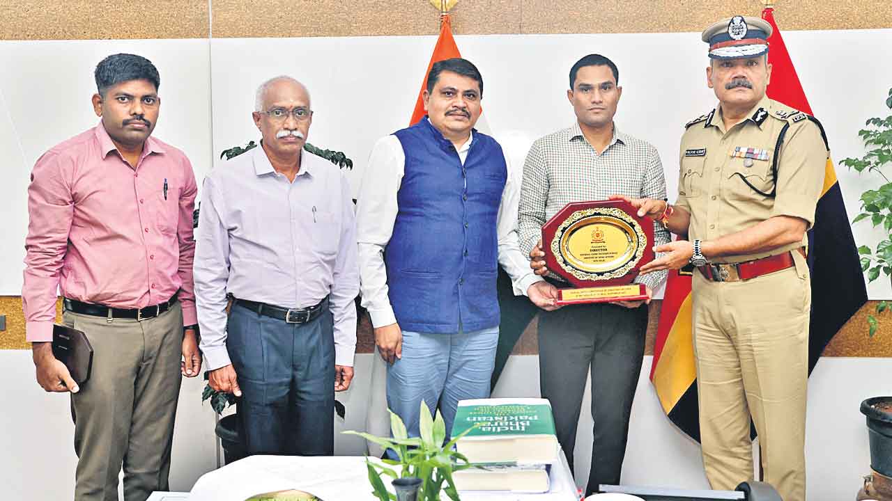 ఫింగర్‌ ప్రింట్‌ బ్యూరోకు జాతీయ గుర్తింపు