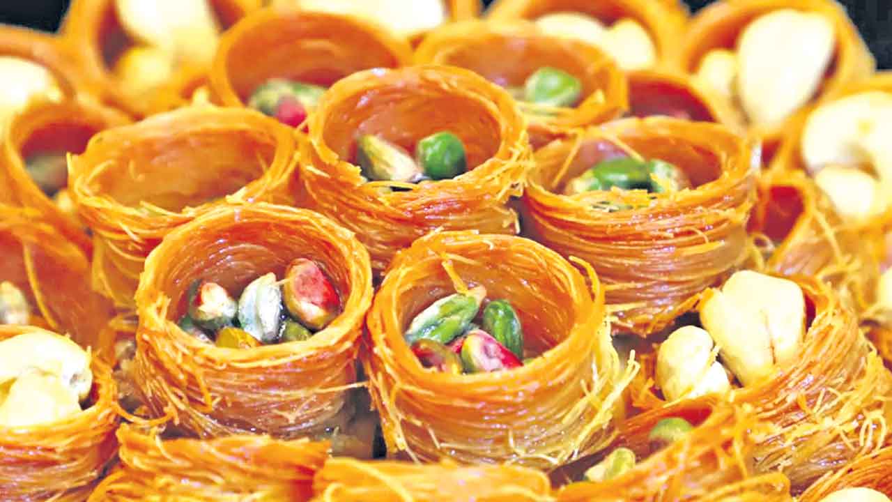 Diwali 2023 | పండుగ మిఠాయి తినిపిస్తా!