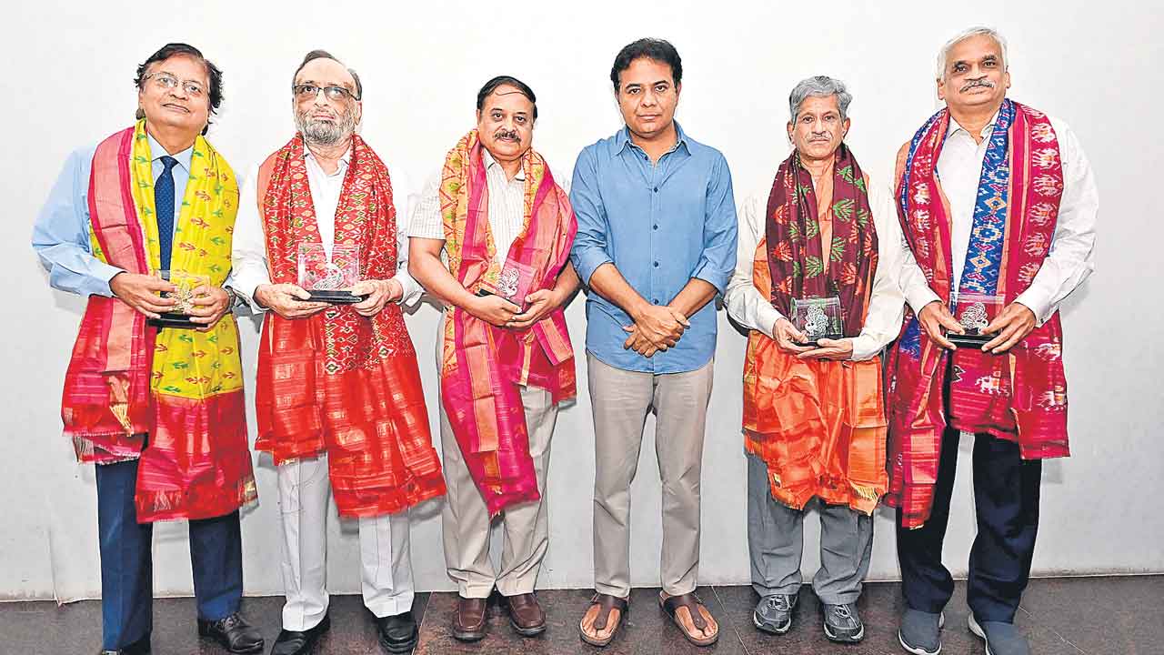 కేసీఆర్‌ను కాపాడిన వైద్యులకు రుణపడి ఉంటాం