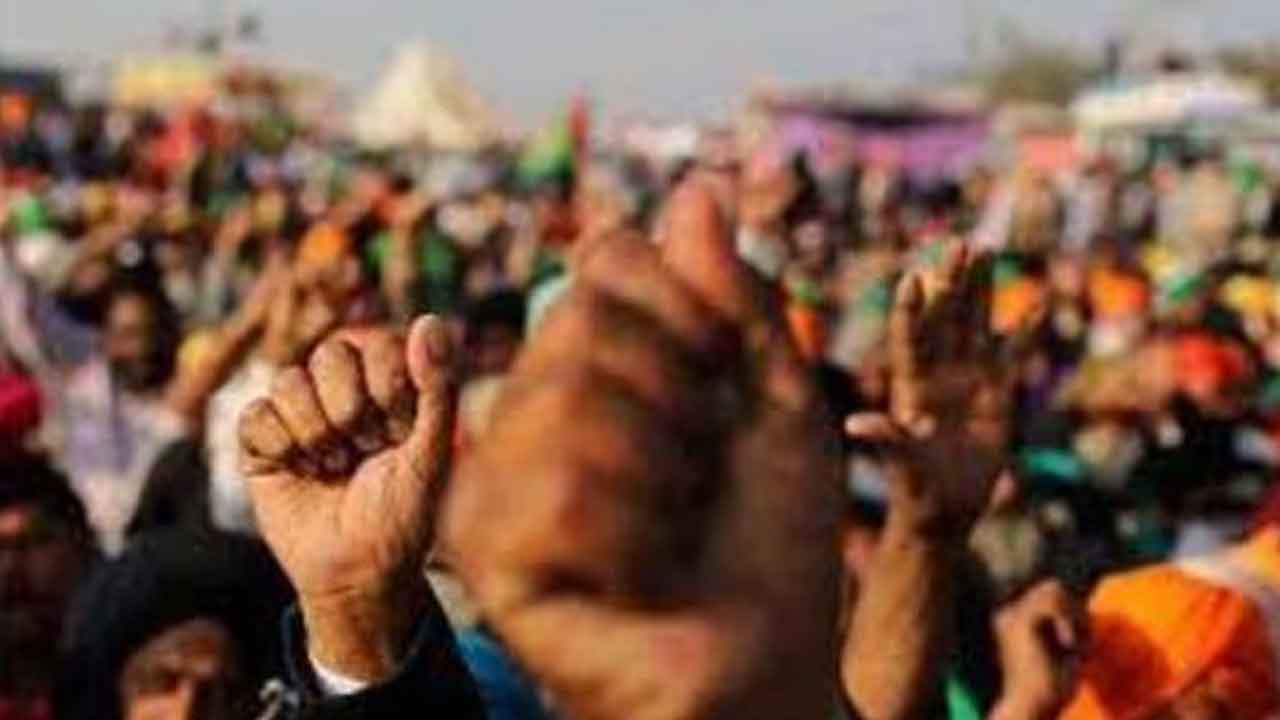 సమ్మెచేస్తే కఠిన చర్యలు