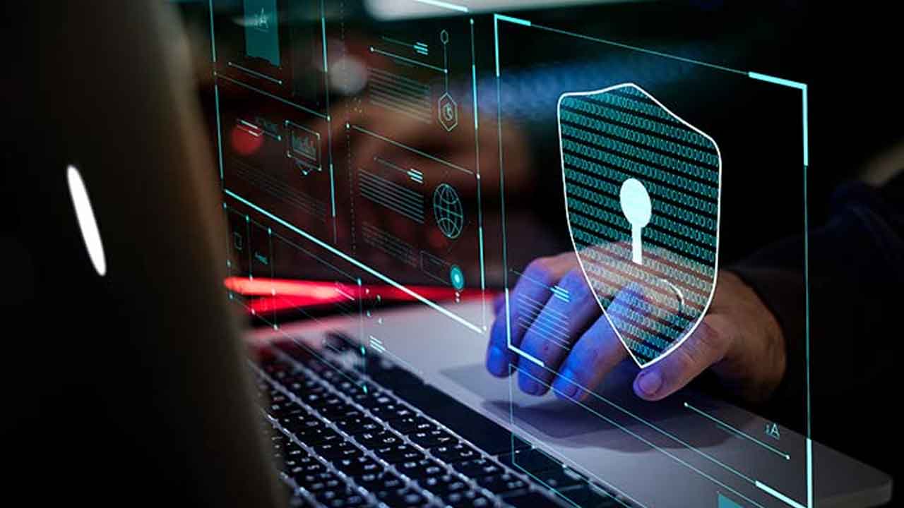 సైబర్‌, ఎథికల్‌ హ్యాకింగ్‌ కోర్సుల్లో శిక్షణ