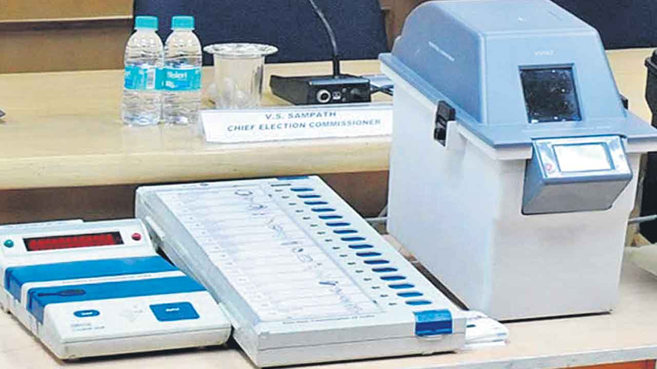 స్ట్రాంగ్‌రూంలో ఈవీఎంలు భద్రం