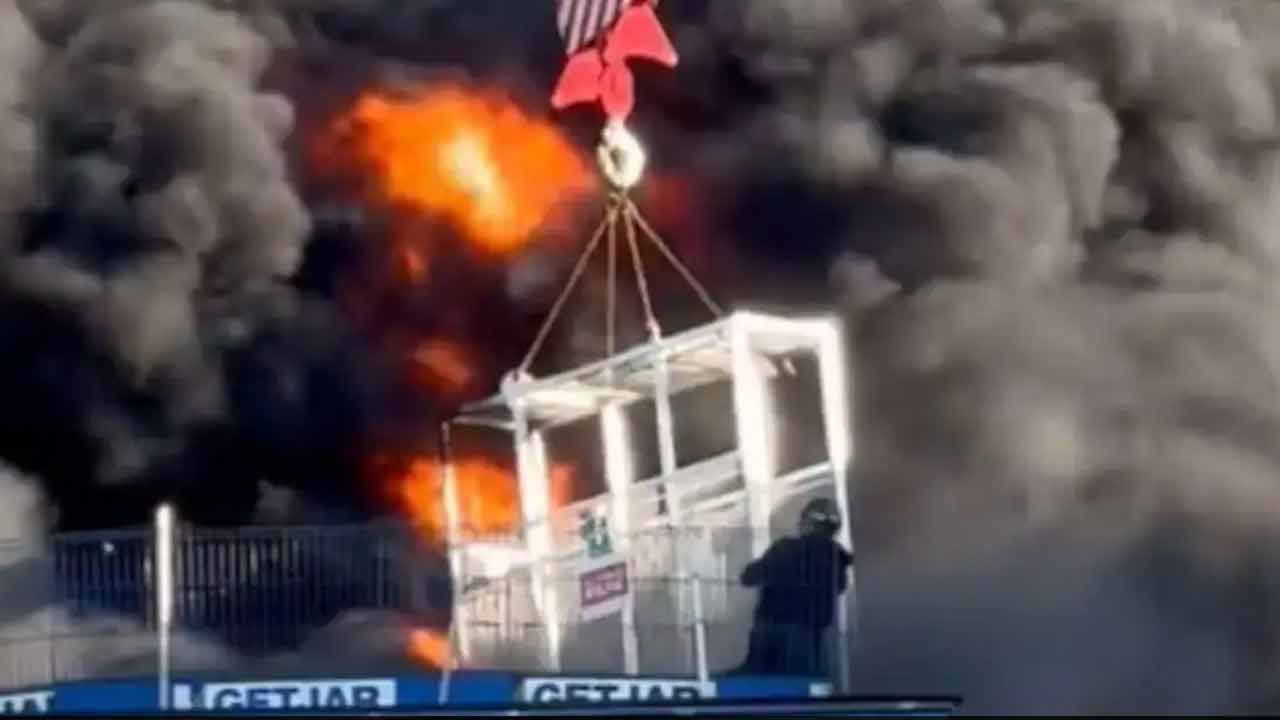 Skyscraper Flames: ద‌ట్ట‌మైన పొగ‌, మంట‌లు.. ట‌వ‌ర్‌పై చిక్కుకున్న వ్య‌క్తిని ఇలా ర‌క్షించారు.. వీడియో