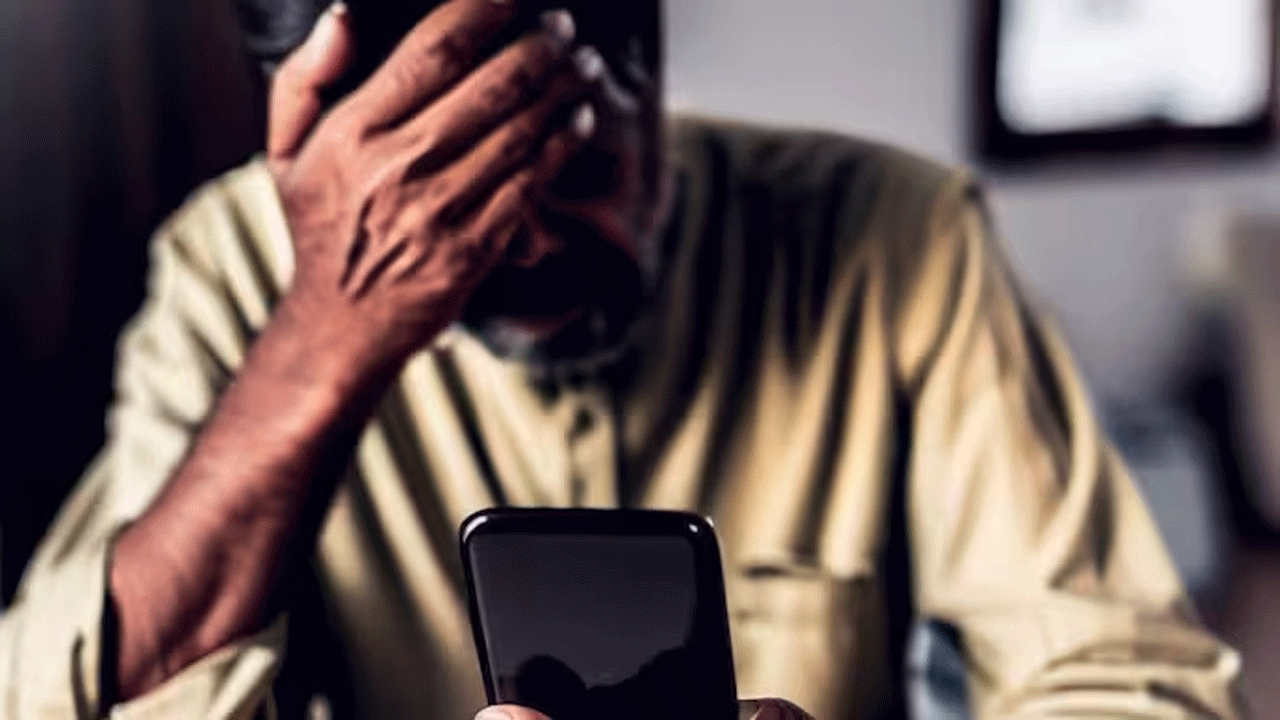 Cyber Fraud | క‌స్ట‌మ్స్ అధికారుల పేరుతో స్కెచ్ : సీఏను రూ 2.25 కోట్ల‌కు ముంచిన స్కామ‌ర్లు