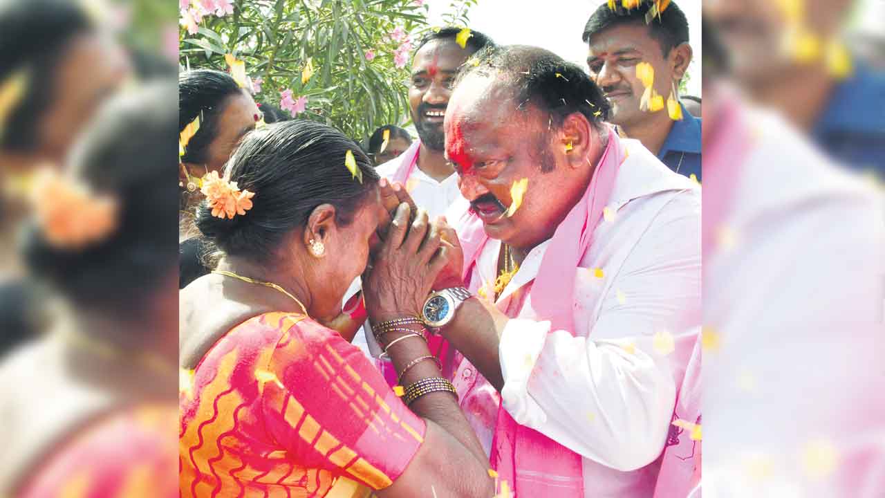 తెలంగాణను దొంగల చేతుల్లో పెట్టొద్దు