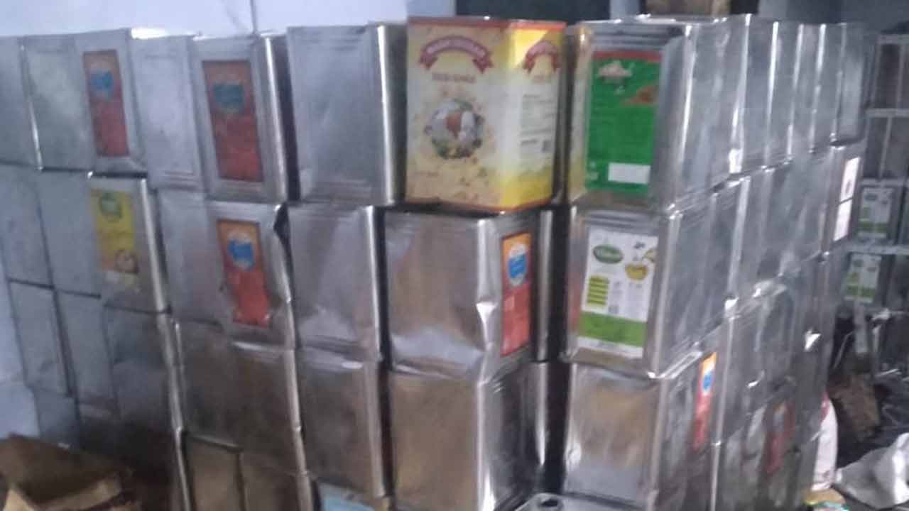 Fake Ghee: క‌ల్తీ నెయ్యి ఫ్యాక్ట‌రీ గుట్టు ర‌ట్టు.. పాపుల‌ర్ బ్రాండ్ల లేబుల్స్ సీజ్‌