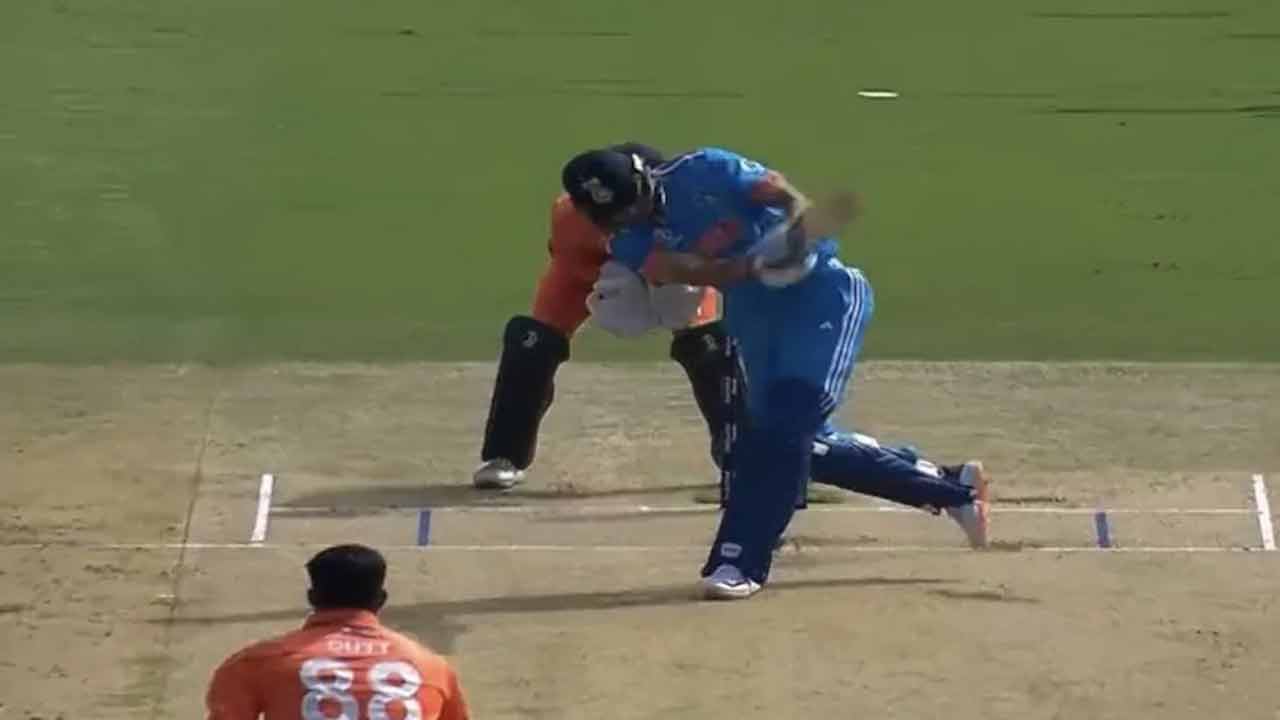 World Cup 2023 | 95 మీట‌ర్ల సిక్స‌ర్‌ బాదిన గిల్‌.. హిట్‌మ్యాన్ రియాక్ష‌న్ చూశారా..?